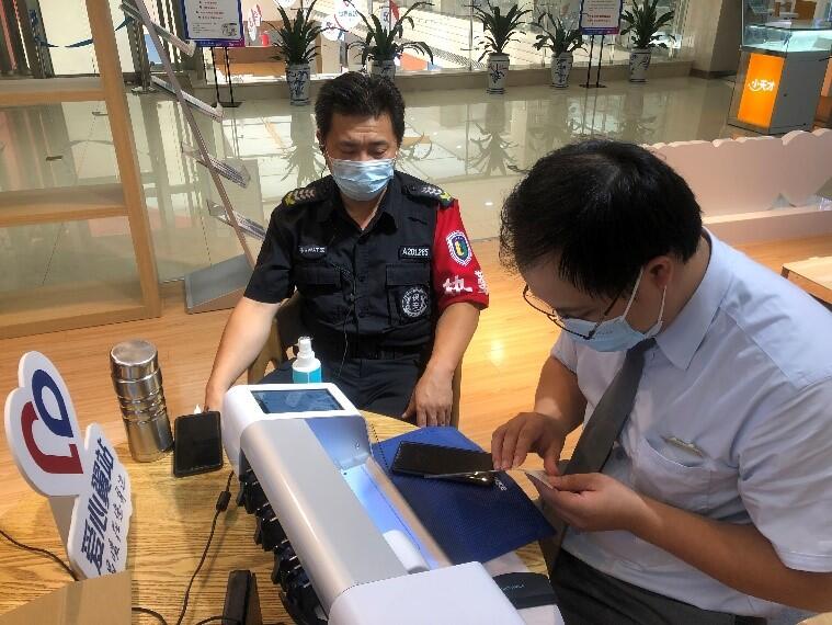 致敬劳动者！中国电信浙江公司“爱心翼站”架起服务群众的“连心桥”