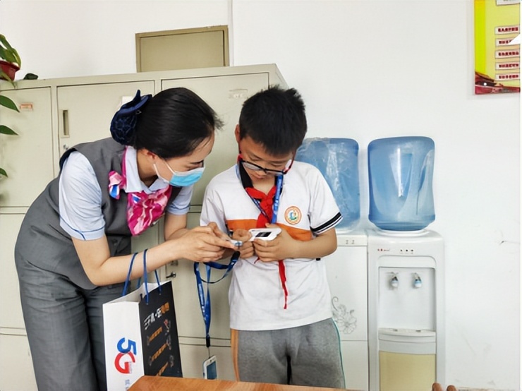 “智能学生证”让爱一路相伴