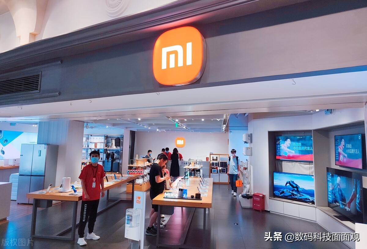 小米与摩托罗拉再次抢首发，2亿像素相机+骁龙8plus，机皇对决