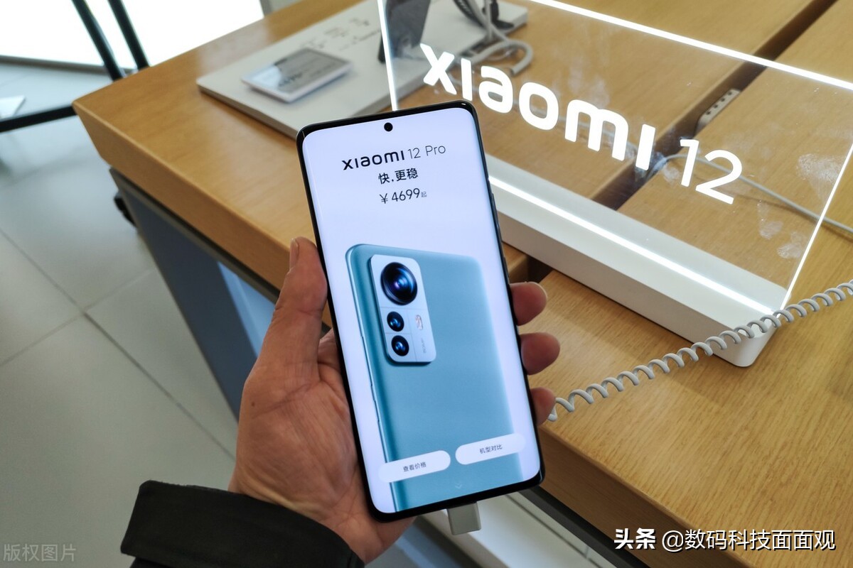 小米与摩托罗拉再次抢首发，2亿像素相机+骁龙8plus，机皇对决