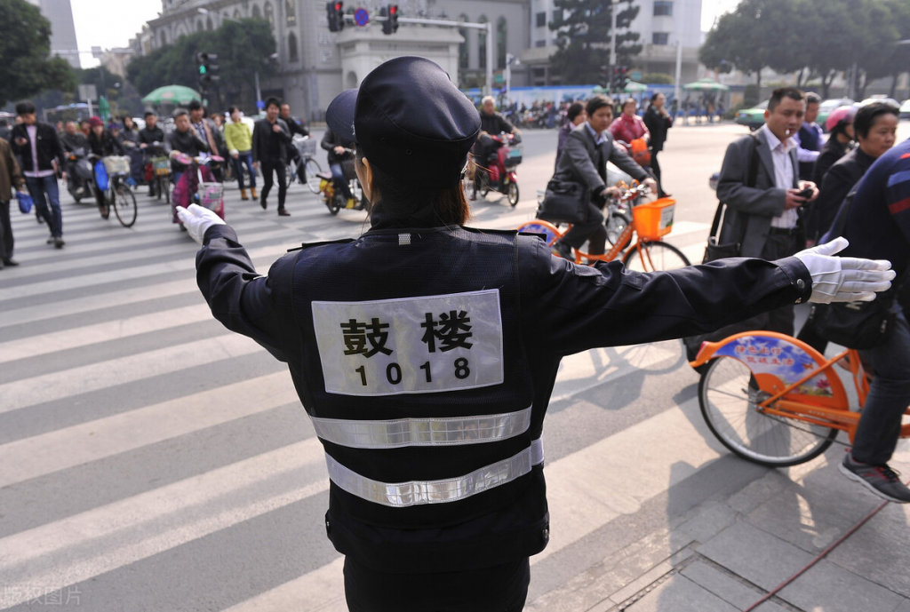 警察工资多少钱一个月（刑警一个月工资有几万）