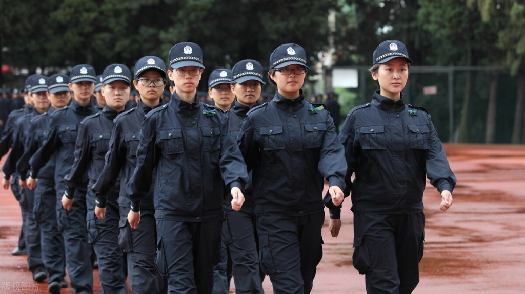 警察工资多少钱一个月（刑警一个月工资有几万）
