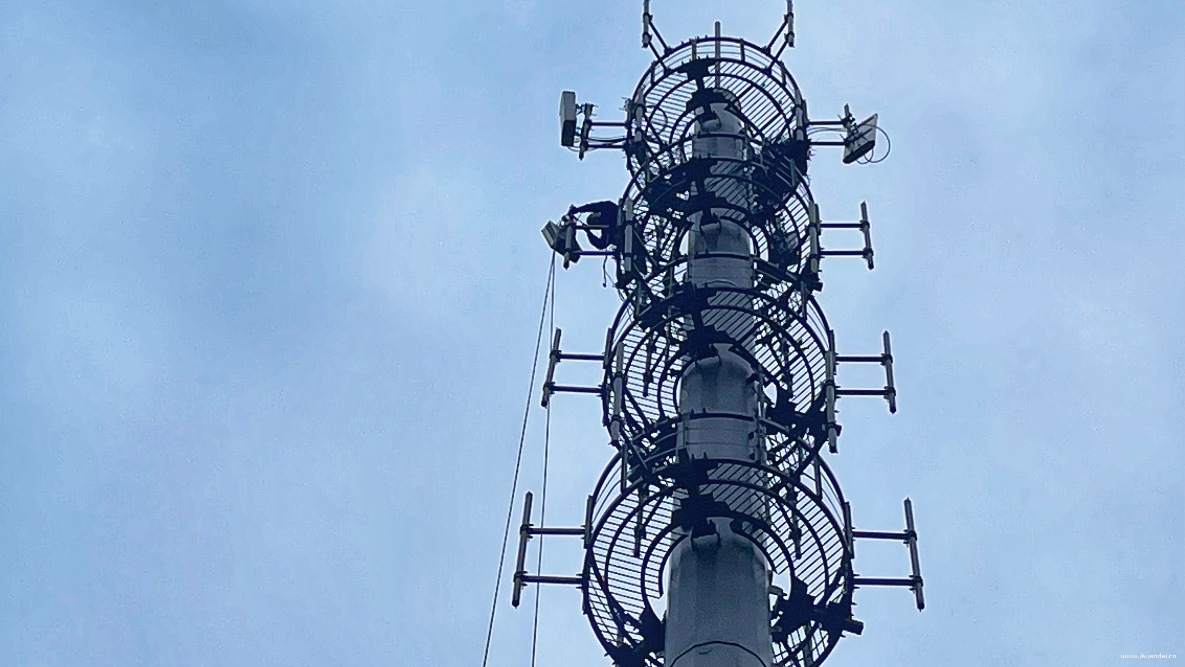 中国电信江苏南京分公司完成全国首个5G高铁64TR双载波覆盖