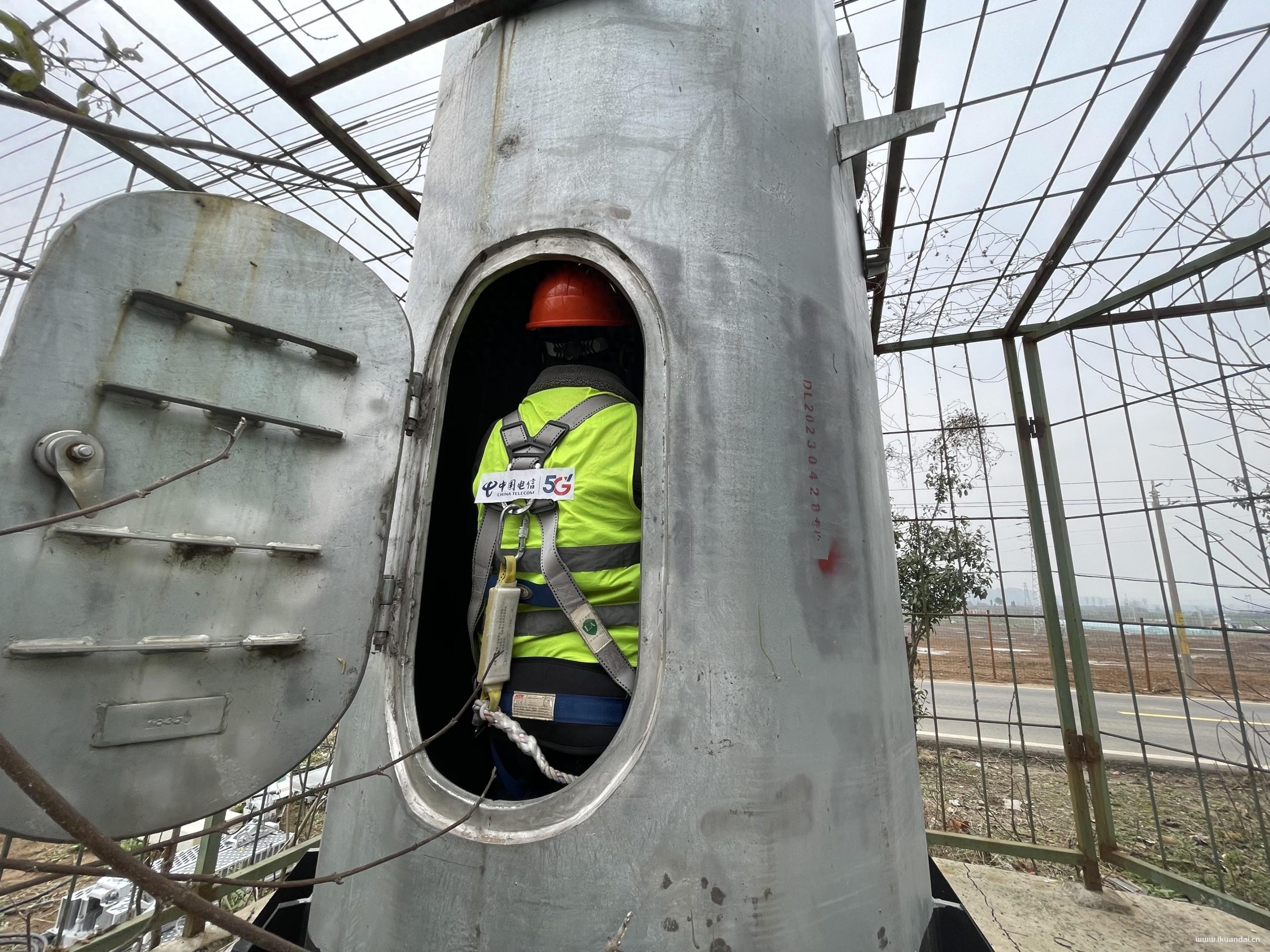 中国电信江苏南京分公司完成全国首个5G高铁64TR双载波覆盖